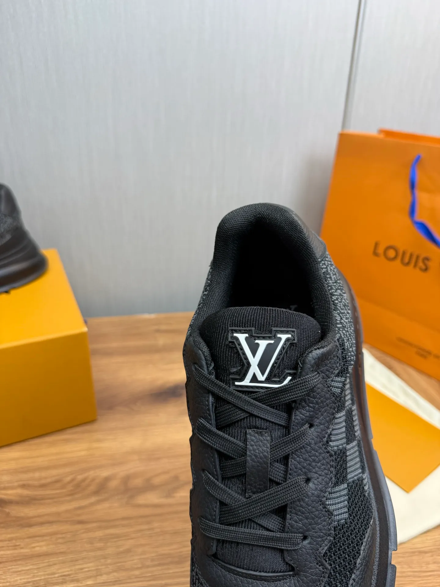 Men's shoes 💰640💰 LOUIS VUITTON [Luden Yiwei] The new trendy Lv is on the market 🎁, casual and fashionable men's shoes 👟 The upper is made of high-count and high-density fly weave + cowhide mesh lining, the original wear-resistant rubber outsole, the version is simple and elegant, exclusive for trendy men. 38-45 (45 is custom-made and cannot be returned or exchanged)